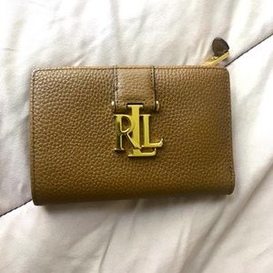 Lauren
ralphlauren
Pebbled Leather Compact Wallet